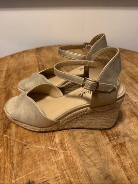 LifeStride  velocity 2.0 Taupe Espadrille Wedge Sandals  Size 10W